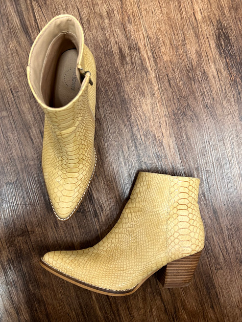 Vist Large View of Product Image Which is Used Arider girl Ankle Boots 8