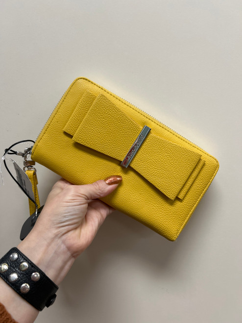 Vist Large View of Product Image Which is Used Betsey Johnson Wristlet nff3