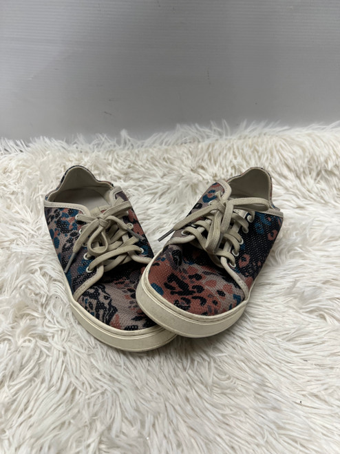 Vist Large View of Product Image Which is Used Olukai Casual Shoes 7.5