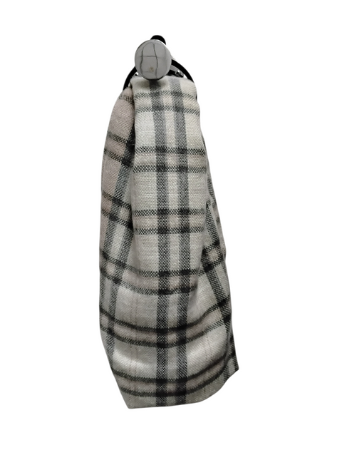 Vist Large View of Product Image Which is Used Unbranded Lightweight Scarf