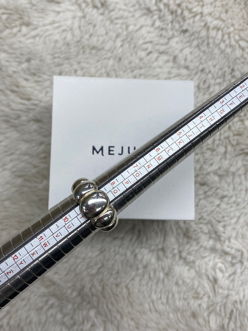 Vist Large View of Product Image Which is Used Mejuri Ring