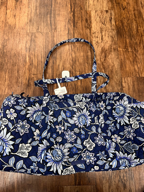 Vist Large View of Product Image Which is Used Vera Bradley Xlarge Handbag