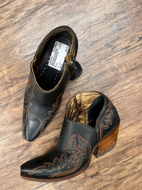 Vist Large View of Product Image Which is Used Ariat Ankle Boots 9