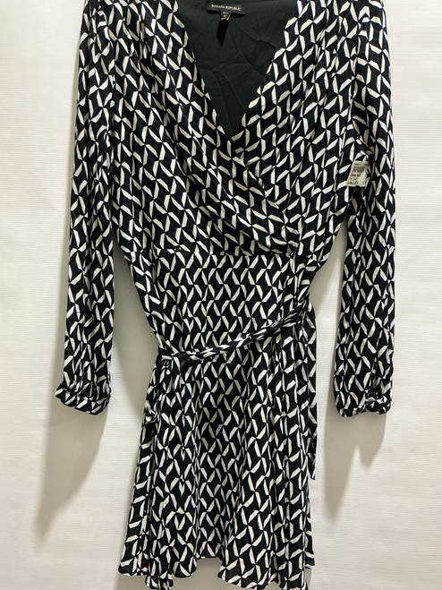 Vist Large View of Product Image Which is Used Banana Republic Short Dress B L-12/14