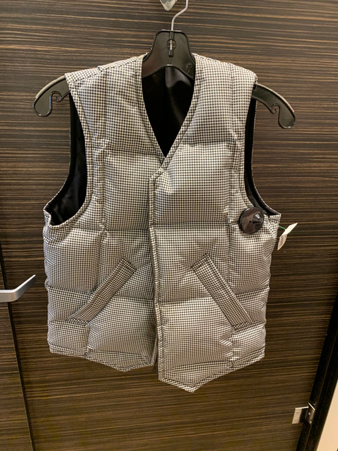 Vist Large View of Product Image Which is Used Unbranded Lightweight Vest S-4/6