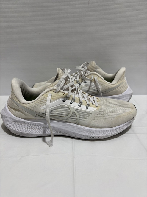 Vist Large View of Product Image Which is Used Nike Mens Athletic Shoes 10.5