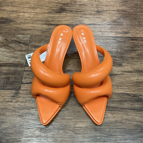 Vist Large View of Product Image Which is Used JW PEI Low Heels 6