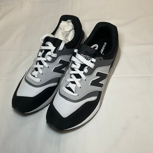 Vist Large View of Product Image Which is Used New Balance Performance Shoes 8