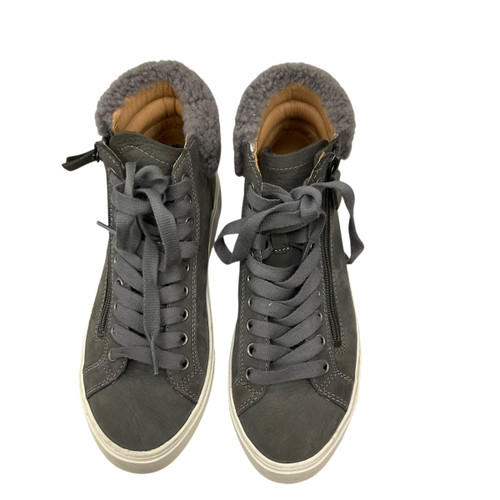 Vist Large View of Product Image Which is Used Ugg Australia Casual Shoes 7.5