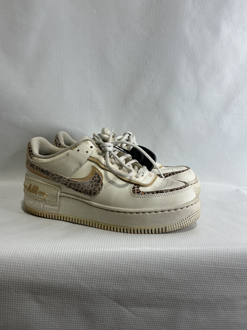 Vist Large View of Product Image Which is Used Nike Performance Shoes 9
