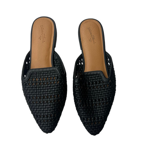 Vist Large View of Product Image Which is Used Universal Threads Flats 6