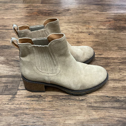 Vist Large View of Product Image Which is Used Aetrex Ankle Boots 8