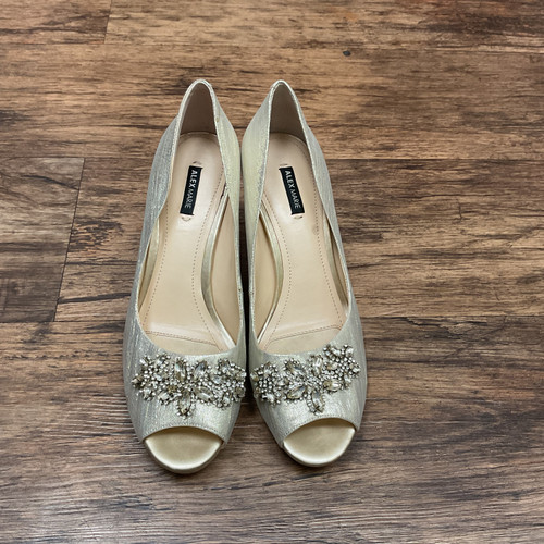 Vist Large View of Product Image Which is Used Alex Marie Low Heels 8