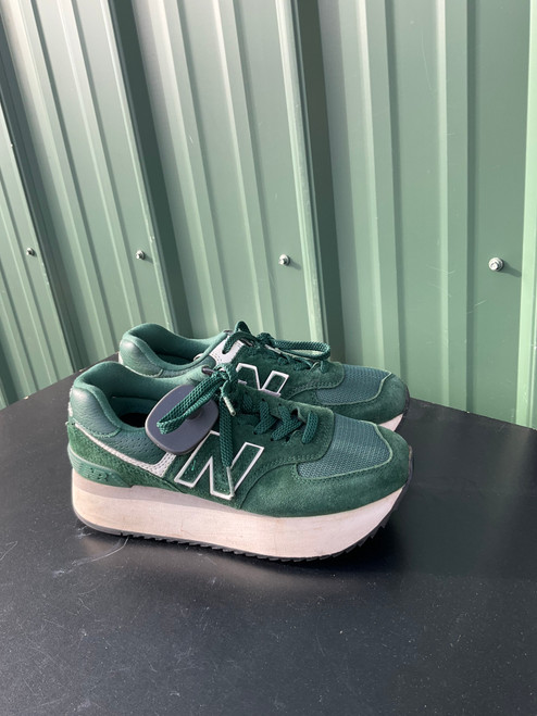 Vist Large View of Product Image Which is Used New Balance Casual Shoes 8