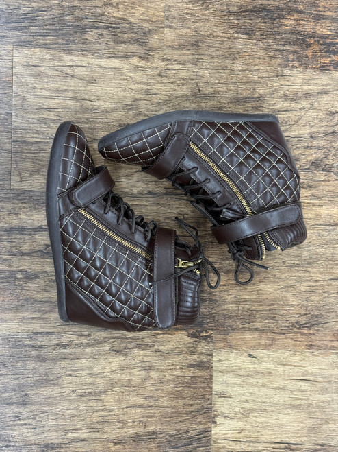 Vist Large View of Product Image Which is Used Unbranded Casual Shoes 8.5