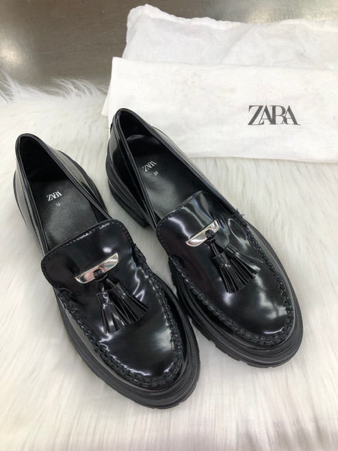 Vist Large View of Product Image Which is Used Zara Flats 7.5