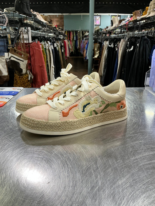 Vist Large View of Product Image Which is Used Dolce Vita Casual Shoes 7.5