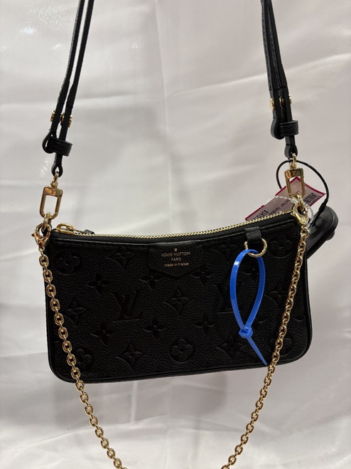 Vist Large View of Product Image Which is Used Louis Vuitton Easy Pouch On Strap