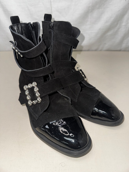 Vist Large View of Product Image Which is Used Unbranded Low Heels 6