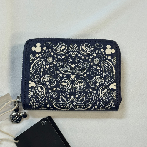 Vist Large View of Product Image Which is Used Unbranded Leather Wallet