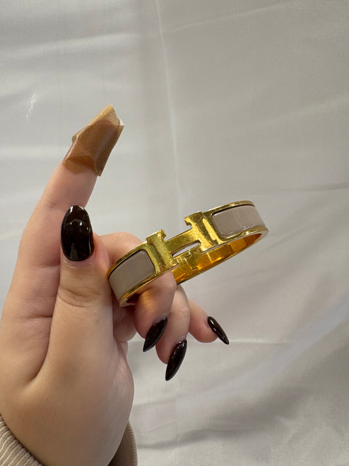 Vist Large View of Product Image Which is Used Hermes Bracelet