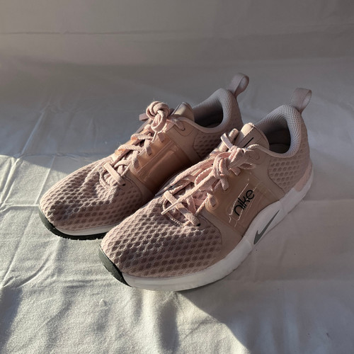 Vist Large View of Product Image Which is Used Nike Performance Shoes 8