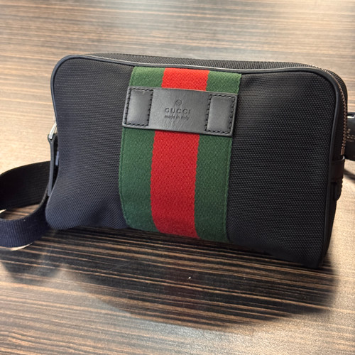 Vist Large View of Product Image Which is Used Gucci Small Handbag
