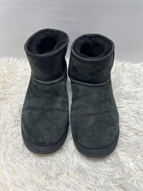 Vist Large View of Product Image Which is Used Ugg Australia Ankle Boots 10