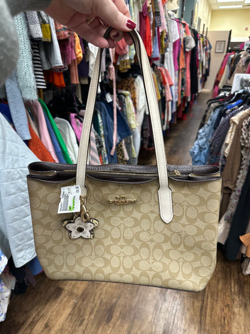 Vist Large View of Product Image Which is Used Coach Large Leather Handbag