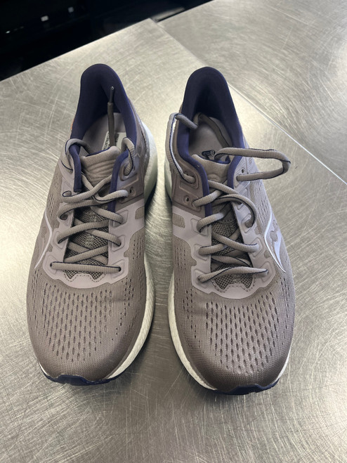 Vist Large View of Product Image Which is Used Saucony Performance Shoes 8