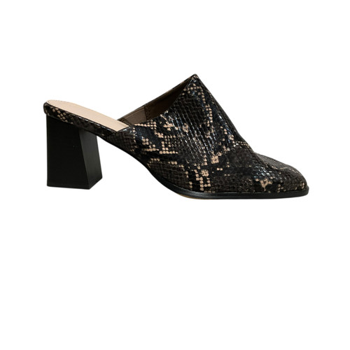 Vist Large View of Product Image Which is Used Unbranded Clogs 9.5