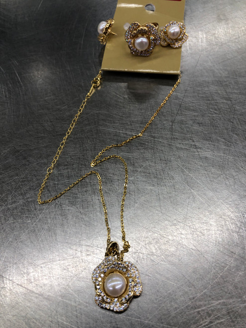 Vist Large View of Product Image Which is Used Unbranded Necklace Set