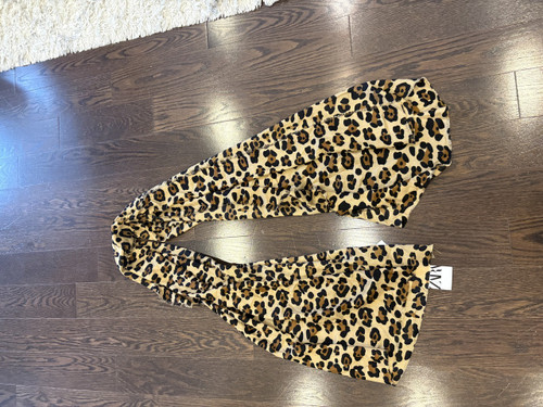 Vist Large View of Product Image Which is Used Zara Lightweight Scarf