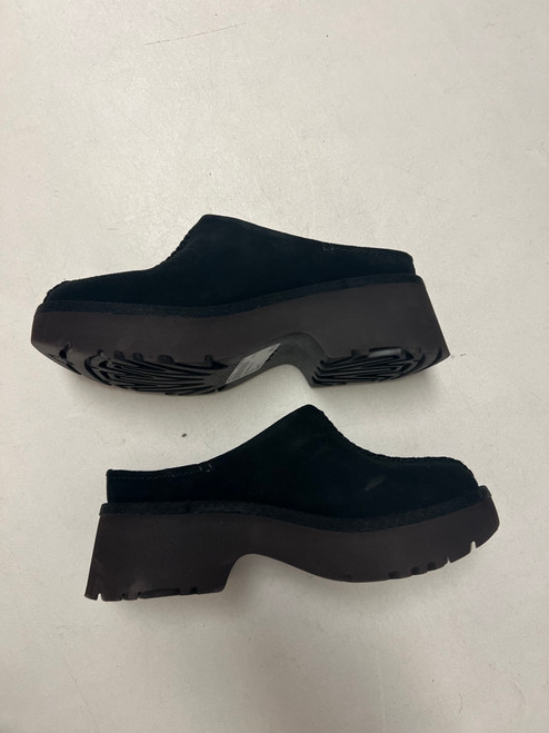 Vist Large View of Product Image Which is Used Ugg Australia Clogs 9