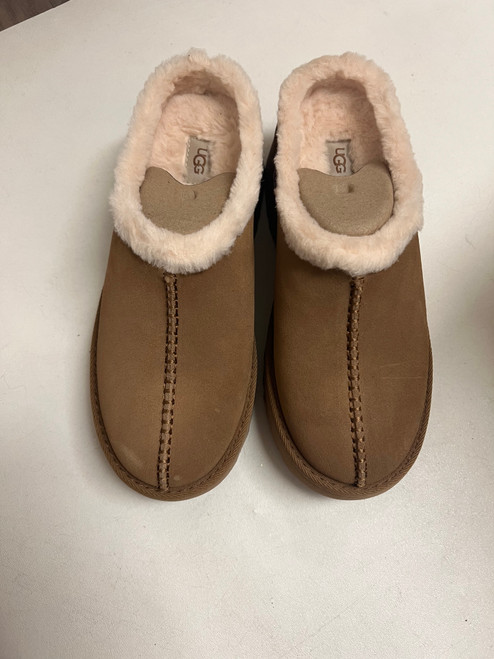 Vist Large View of Product Image Which is Used Ugg Australia Clogs 9