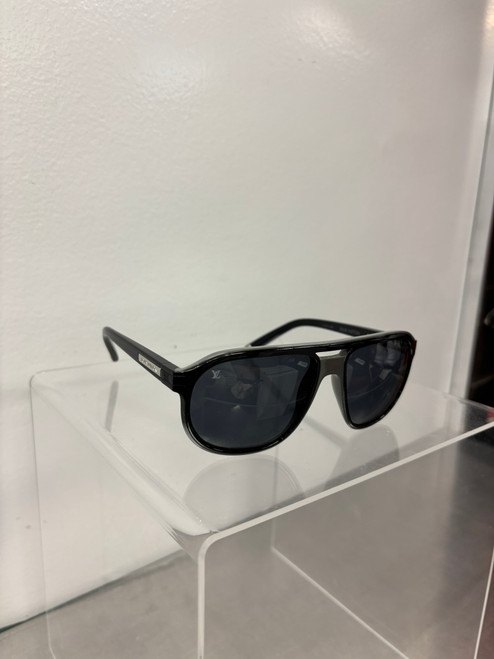 Vist Large View of Product Image Which is Used Louis Vuitton Mens Leather Bag