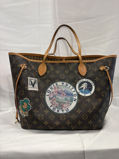 Vist Large View of Product Image Which is Used Louis Vuitton Neveful Tote Bag