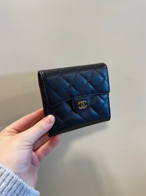 Vist Large View of Product Image Which is Used Unbranded Leather Wallet