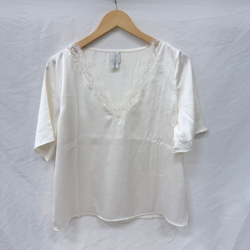 Vist Large View of Product Image Which is Used Joie Short Sleeve Top M-8/10