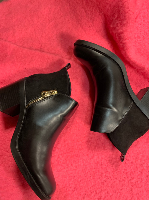 Vist Large View of Product Image Which is Used Zara Ankle Boots 10