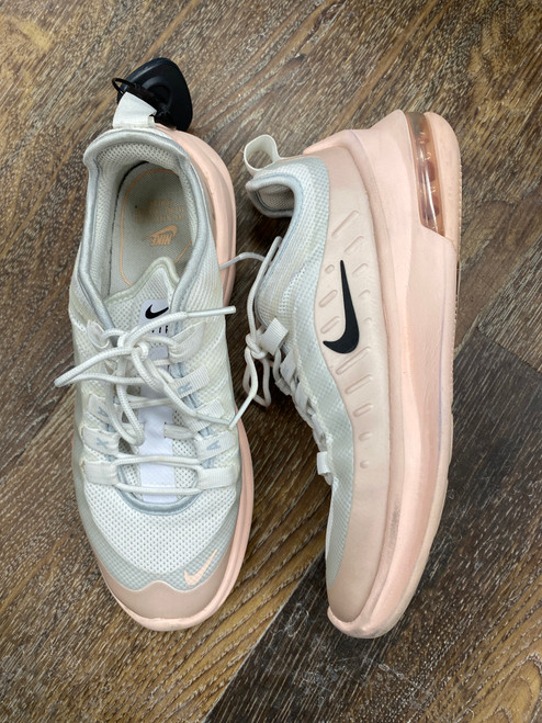 Vist Large View of Product Image Which is Used Nike Performance Shoes 6.5