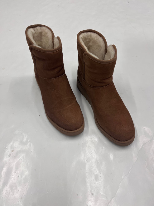 Vist Large View of Product Image Which is Used Ugg Australia Ankle Boots 9