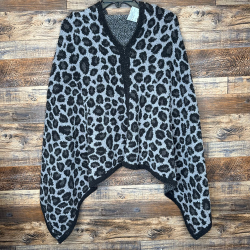 Vist Large View of Product Image Which is Used Barefoot Dreams Lightweight Sweater M-8/10