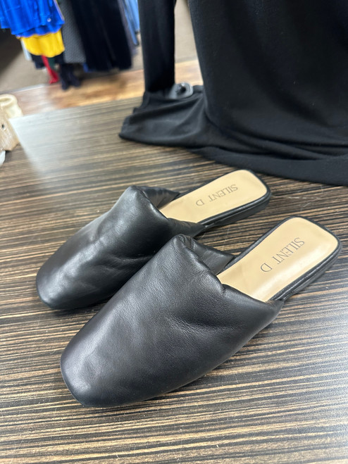 Vist Large View of Product Image Which is Used Unbranded Flats 9.5