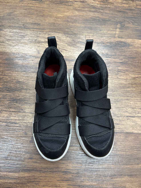 Vist Large View of Product Image Which is Used Fitflop Performance Shoes 8.5