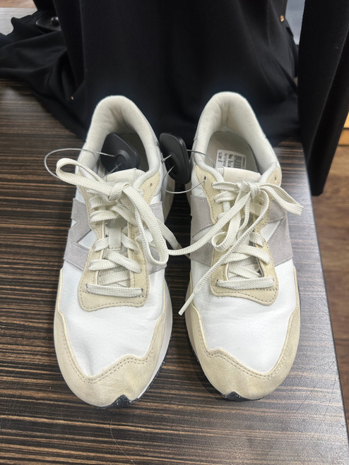 Vist Large View of Product Image Which is Used New Balance Performance Shoes 8