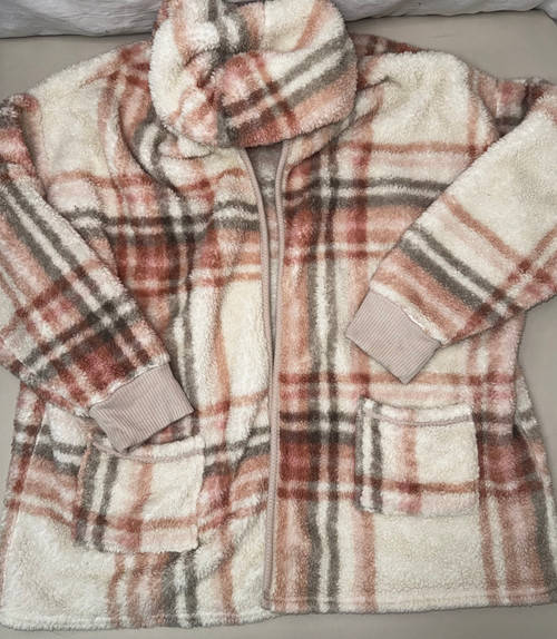 Vist Large View of Product Image Which is Used Ugg Australia Lightweight Sweater XL-16