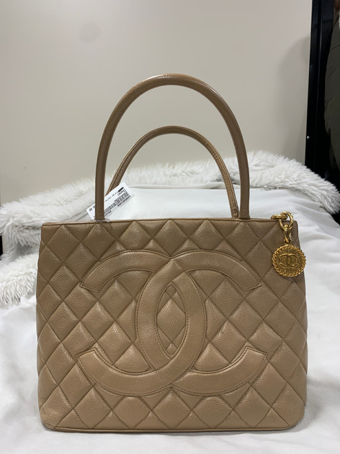 Vist Large View of Product Image Which is Used Chanel Xlarge Leather Handbag