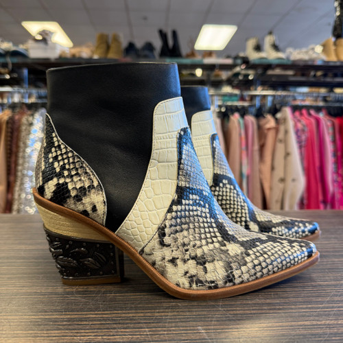 Vist Large View of Product Image Which is Used Gianni Bini Ankle Boots 8