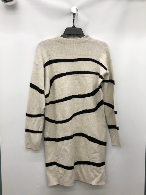 Vist Large View of Product Image Which is Used Reitmans Short Dress F M-8/10